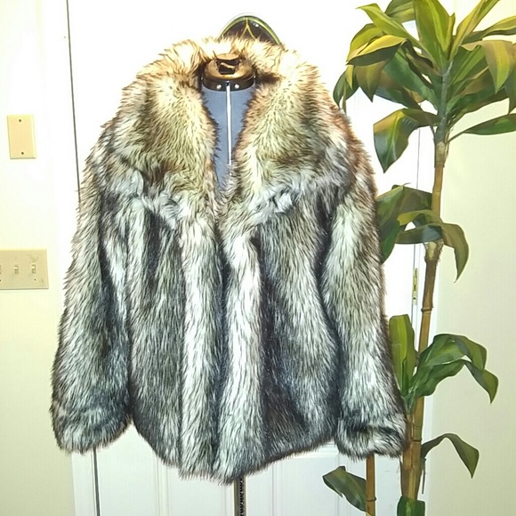 Beautiful faux fur, jacket. - Picture 3 of 5